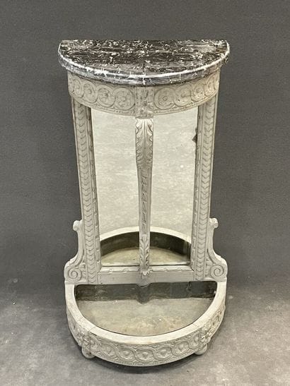 Console of vestibule forming planter in low...