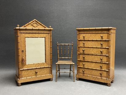 Mobilier de poupée en placage de sycomore...