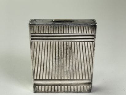 CARTIER Paris - 
Etui en argent 
Argent 925°/00
Signé...
