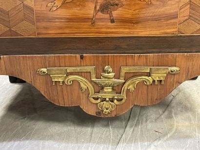 Semainier inlaid with flowers and cubes in...