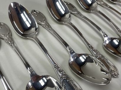 Ménagère à entrement en argent, par Hénin...