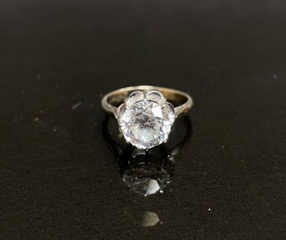 Solitaire en or gris et important zircon
Or...