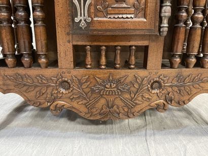 Provençal bread basket in carved wood and...