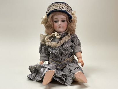 Jolie poupée allemande tête porcelaine, marquée...