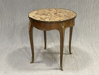 Pedestal table in frieze with four cambered...