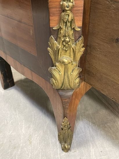 Semainier inlaid with flowers and cubes in...