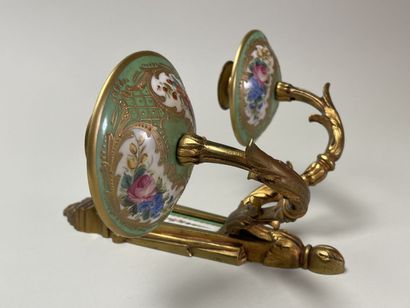 Suite de quatre appliques en bronze doré...