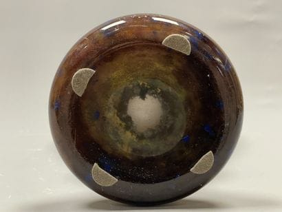 Le Verre Français.
Vase pansu sur piedouche,...