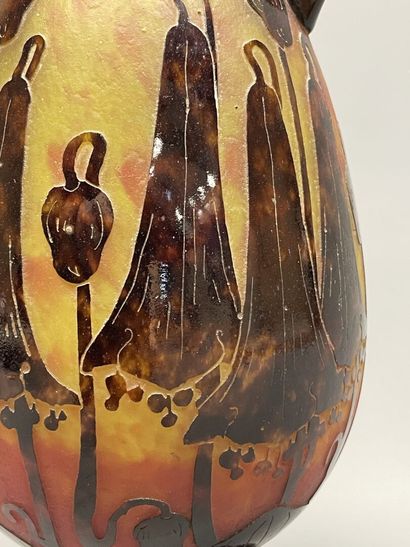 Le Verre Français
Vase sur piedouche à deux...