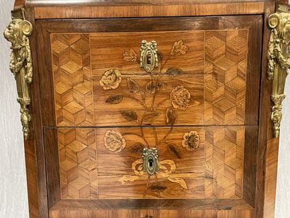 Semainier inlaid with flowers and cubes in...