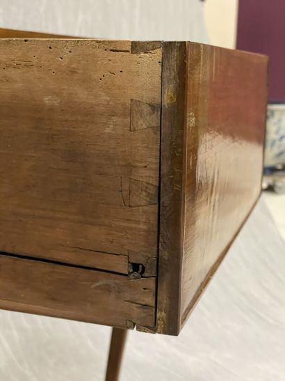 Console en acajou et placage d'acajou, ouvrant...
