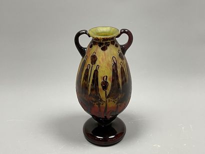 Le Verre Français
Vase sur piedouche à deux...