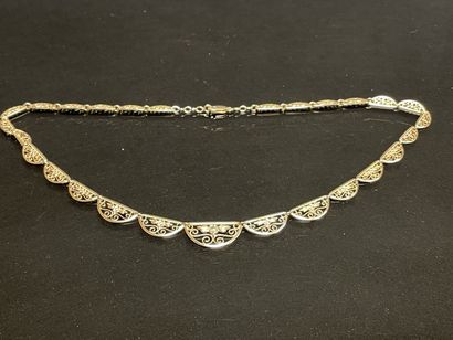 Collier ras de cou maille draperie en or...