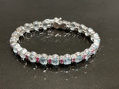 Bracelet rivière en argent, grenats et topazes...