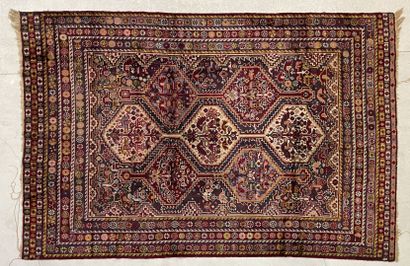 Tapis en laine
300 x 190 cm. 

