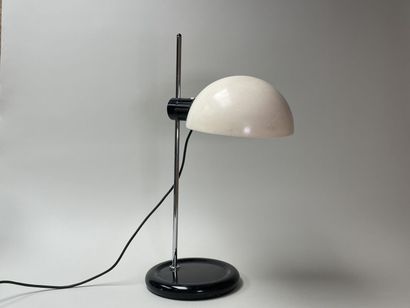 GUZZINI 
Lampe en plastique et métal. 
H....