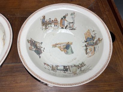 Table de toilette de poupée en pitchpin avec...