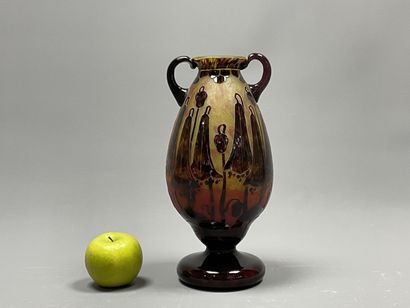 Le Verre Français
Vase sur piedouche à deux...