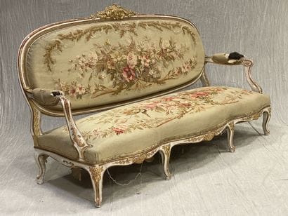 Sofa in wood carved with acanthus, lacquered...