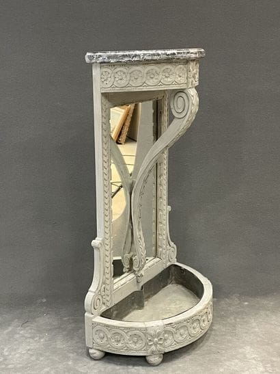 Console of vestibule forming planter in low...