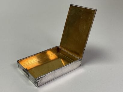 CARTIER Paris - 
Etui en argent 
Argent 925°/00
Signé...