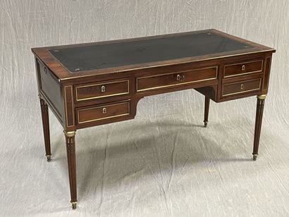 Flat desk in mahogany and mahogany veneer,...