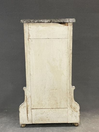 Console of vestibule forming planter in low...