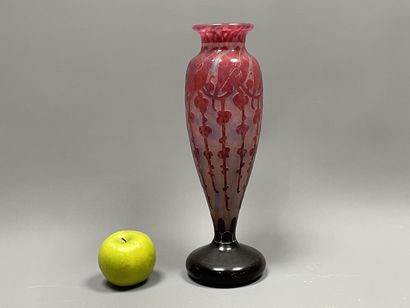 Le Verre Français
Grand vase sur piedouche...