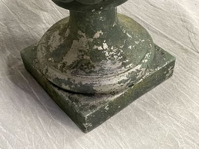 Suite of six Medici vases in cast aluminum
H:...