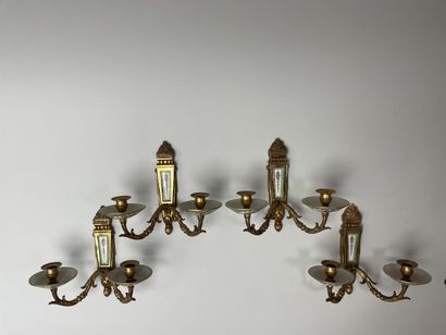 Suite de quatre appliques en bronze doré...