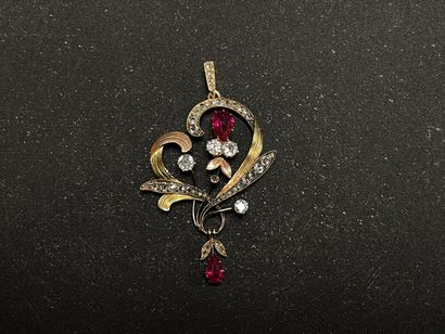 Pendentif en or, orné de diamants taille...