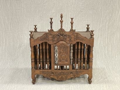 Provençal bread basket in carved wood and...