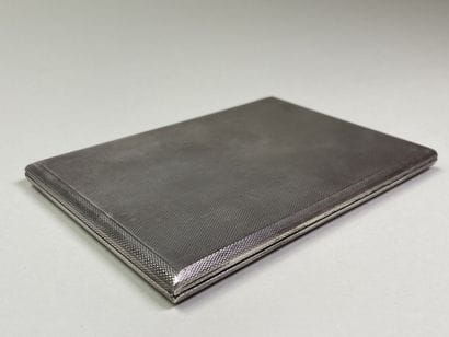 Asprey London - Etui en argent anglais.
Poids:...