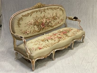 Sofa in wood carved with acanthus, lacquered...