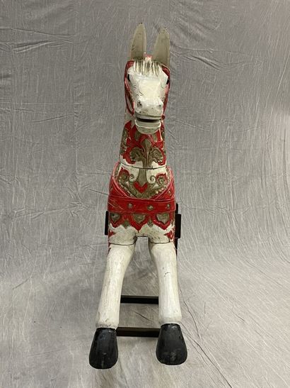 Cheval de manège en bois sculpté et laqué,...