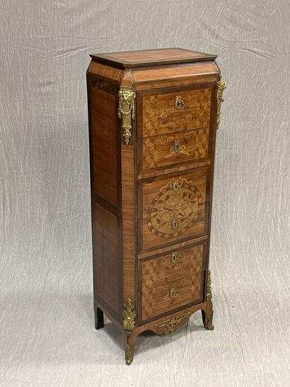 Semainier inlaid with flowers and cubes in...