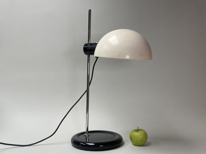 GUZZINI 
Lampe en plastique et métal. 
H....