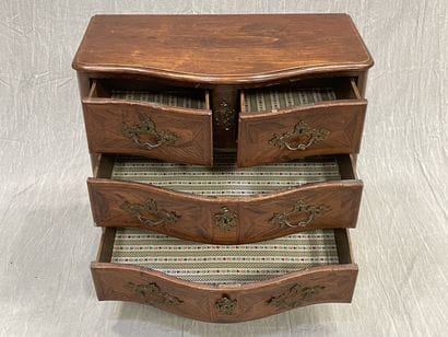 Chest of drawers in rosewood, opening with...