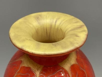 Le Verre Français
Vase sur piedouche en verre...