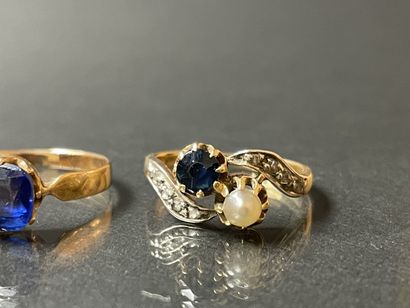 Set of five antique gold rings, set with...