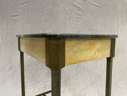 Desserte de métier en laiton et marbre.
80...
