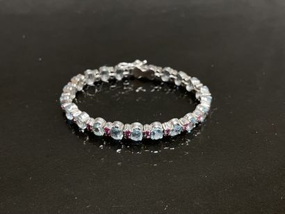Bracelet rivière en argent, grenats et topazes...