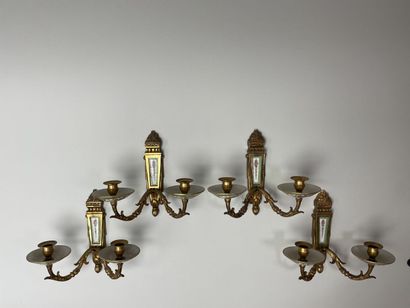 Suite de quatre appliques en bronze doré...