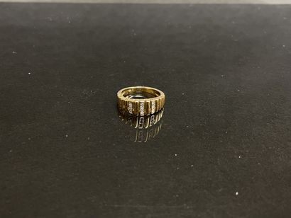 Bague en or, à bandes de diamants.
Or 750°/00.
TDD:...