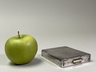 CARTIER Paris - 
Etui en argent 
Argent 925°/00
Signé...