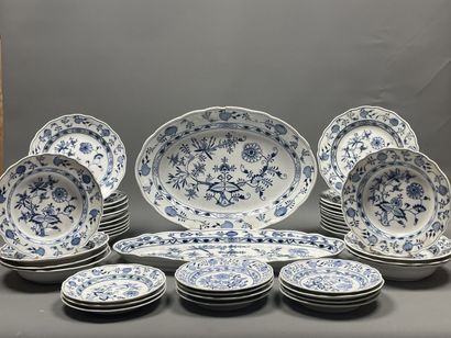MEISSEN Pièces du service de table en porcelaine,...