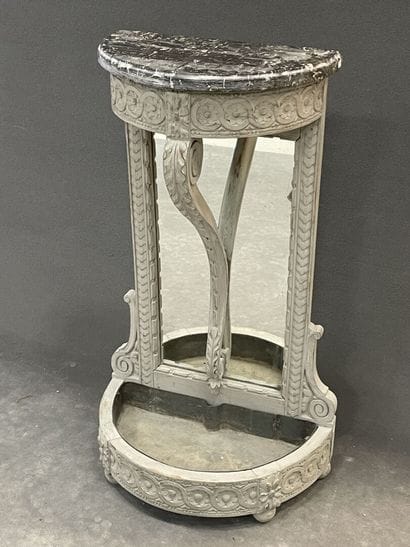 Console of vestibule forming planter in low...