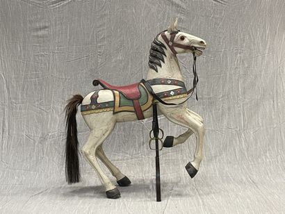 Cheval de manège en bois sculpté et laqué,...