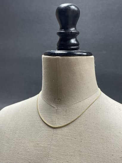Chaine collier en or .
Or 750°/00.
L: 42...