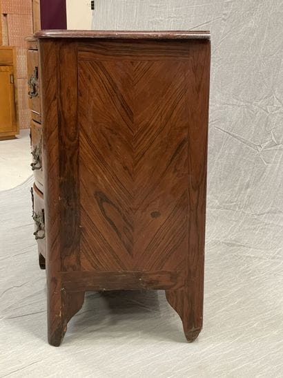 Chest of drawers in rosewood, opening with...